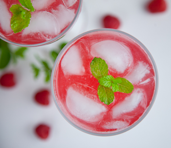 4-Ingredient Raspberry Soda! Simple, easy, not-too-sweet, and so refreshing! | picklesnhoney.com #raspberry #soda #recipe #drink #beverage #vegan #glutenfree