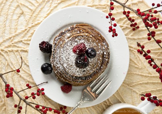 Guten-Free & Vegan Gingerbread Buckwheat Pancakes // picklesnhoney.com