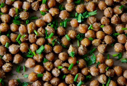 Cool Ranch Roasted Chickpeas // picklesnhoney.com