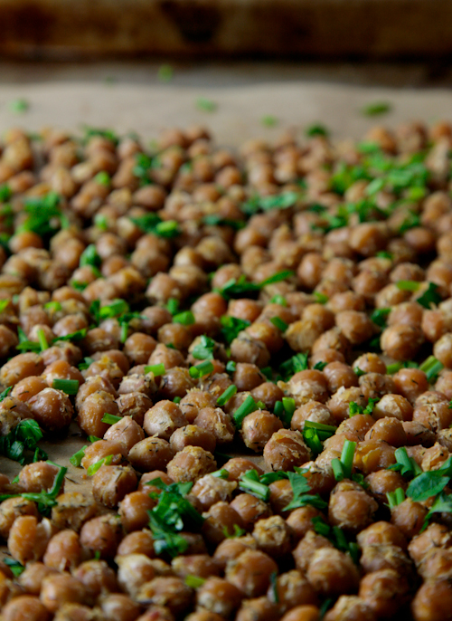 Cool Ranch Roasted Chickpeas // picklesnhoney.com