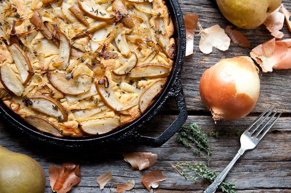 Skillet Cornbread with Caramelized Onions, Pears & Thyme (Vegan & GF) // picklesnhoney.com