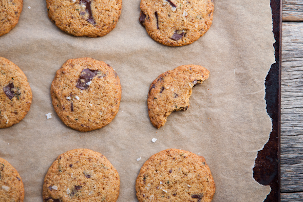 Tarragon Salted Dark Chocolate Chunk Cookies (Vegan & Gluten-Free) | picklesnhoney.com