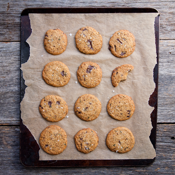 Tarragon Salted Dark Chocolate Chunk Cookies (Vegan & Gluten-Free) | picklesnhoney.com