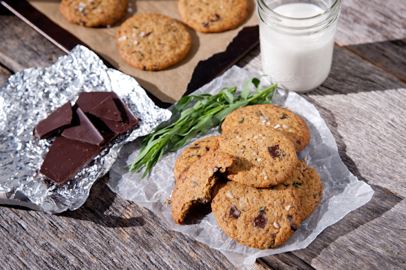 Tarragon Salted Dark Chocolate Chunk Cookies (Vegan & Gluten-Free) | picklesnhoney.com