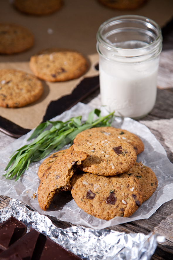 Tarragon Salted Dark Chocolate Chunk Cookies (Vegan & Gluten-Free) | picklesnhoney.com