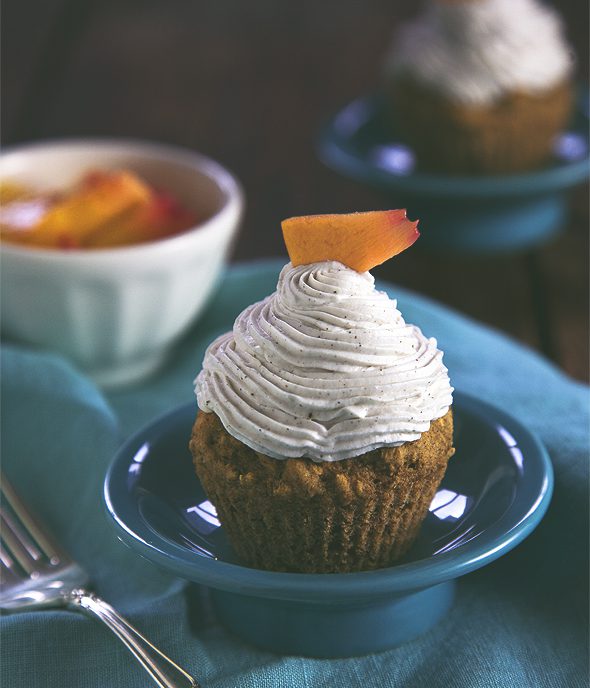 Oil-Free Peaches & Cream Oat Cupcakes (Vegan & Gluten-Free) | picklesnhoney.com