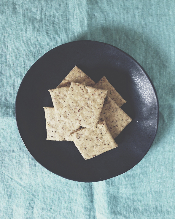 Walnut Crackers (Vegan, Gluten-Free) | picklesnhoney.com