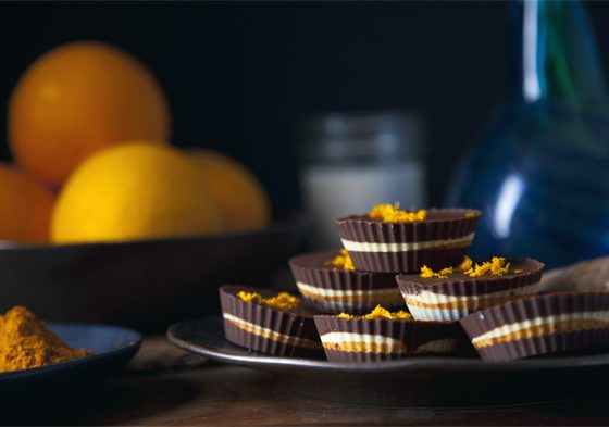 Anti-Inflammatory Ginger Turmeric Dark Chocolate Cups with Maple Orange Cashew Cream Filling (Vegan & Gluten-Free) | picklesnhoney.com