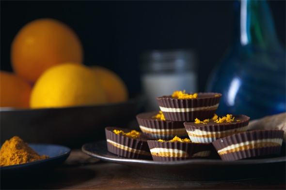 Anti-Inflammatory Ginger Turmeric Dark Chocolate Cups with Maple Orange Cashew Cream Filling (Vegan & Gluten-Free) | picklesnhoney.com