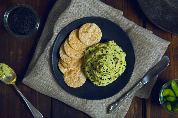 High Protein Edamame Wasabi Hummus | picklesnhoney.com