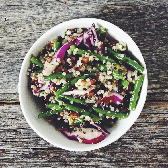 Toasted Almond Quinoa Salad (Vegan & Gluten-Free) | picklesnhoney.com