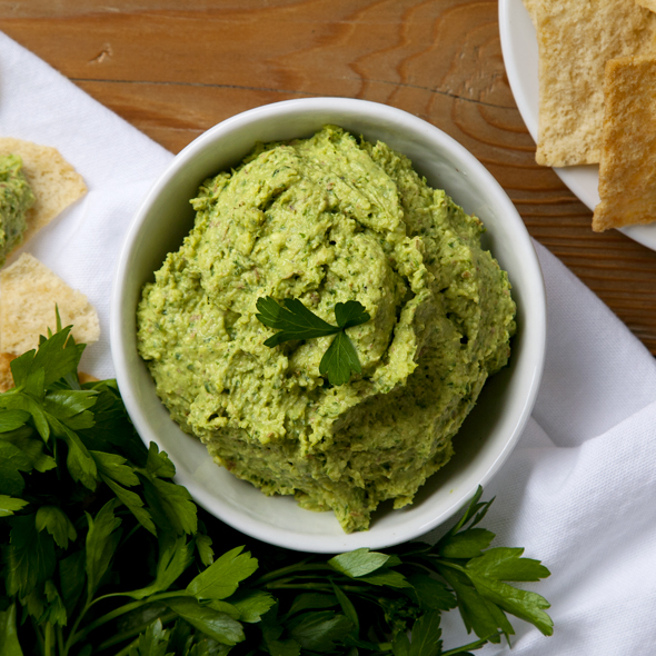 parsley almond pesto white bean hummus (vegan) | picklesnhoney.com