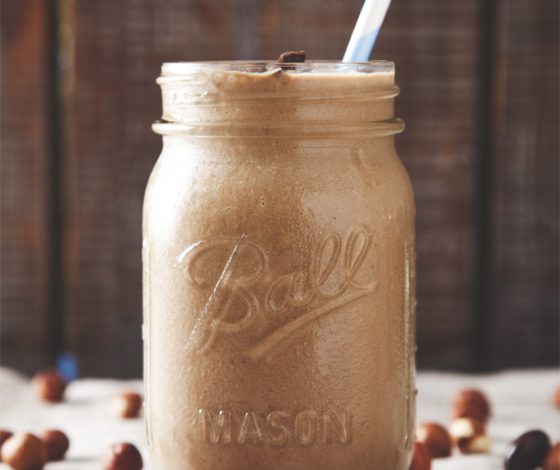 Protein-Packed Vegan Nutella Smoothie + Vega Giveaway! | picklesnhoney.com