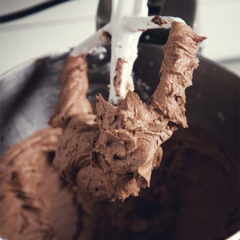 Learn how to make awesome Vegan Buttercream Frosting in under 10 minutes! Recipes include Vegan Chocolate Buttercream Frosting, and Vegan Vanilla Buttercream Frosting. | picklesnhoney.com #vegan #buttercream #frosting #chocolate #vanilla #recipe #dessert #glutenfree