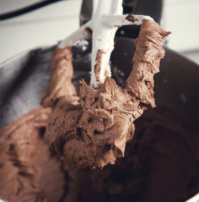 Learn how to make awesome Vegan Buttercream Frosting in under 10 minutes! Recipes include Vegan Chocolate Buttercream Frosting, and Vegan Vanilla Buttercream Frosting. | picklesnhoney.com #vegan #buttercream #frosting #chocolate #vanilla #recipe #dessert #glutenfree