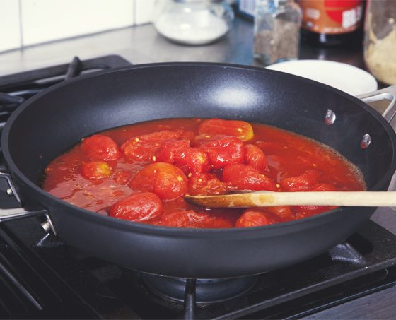 AWESOME Marinara Sauce in just 20 minutes! Use whole peeled tomatoes for a classic marinara, or diced tomatoes for a chunky sauce. | picklesnhoney.com #marinara #sauce #tomato #spaghetti #vegan #glutenfree #sugarfree #recipe #italian