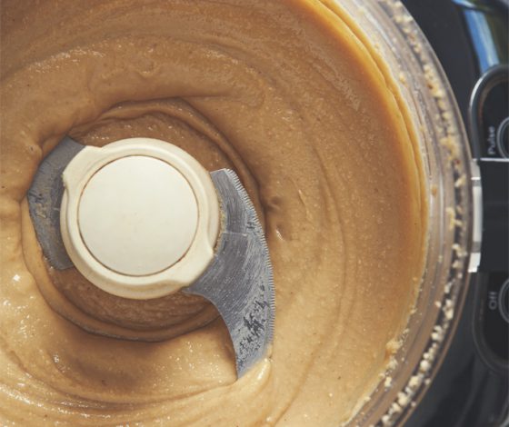 How to Make Peanut Butter with 1 Ingredient (peanuts!) + 4 Fancy Flavor Variations! | picklesnhoney.com #peanutbutter #pb #peanuts #recipe #diy