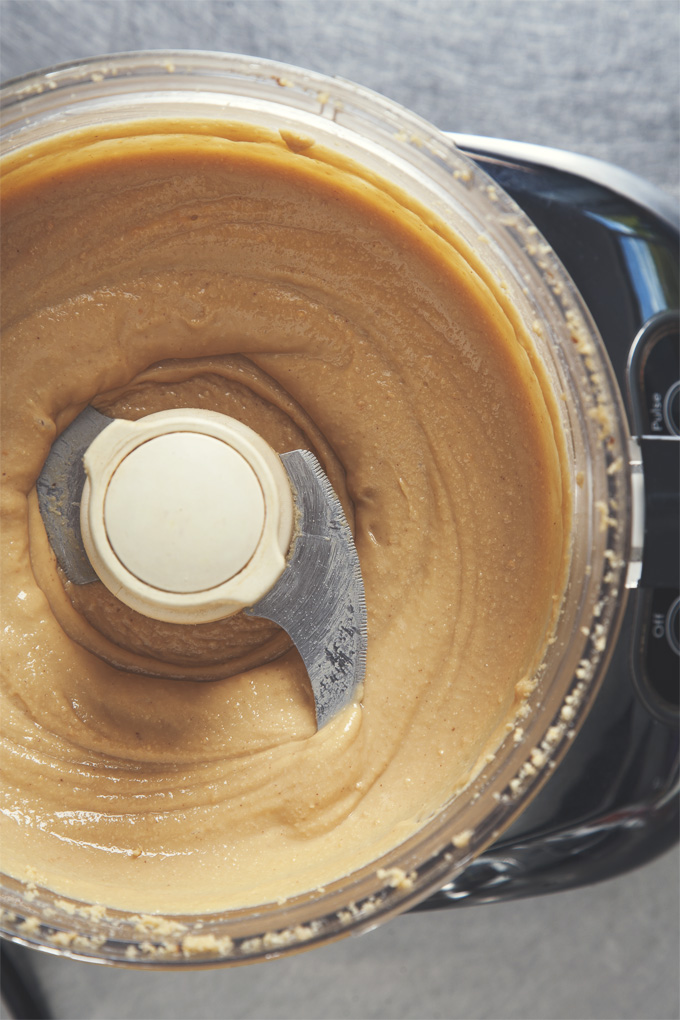 How to Make Peanut Butter with 1 Ingredient (peanuts!) + 4 Fancy Flavor Variations! | picklesnhoney.com #peanutbutter #pb #peanuts #recipe #diy