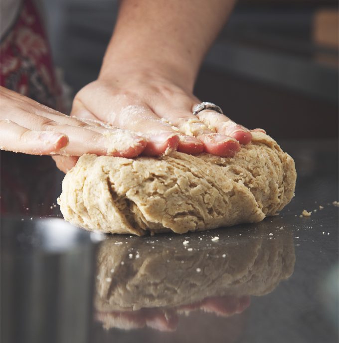 How to Make Vegan Pie Crust That Doesn't Suck | picklesnhoney.com