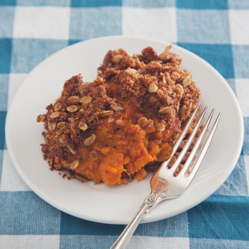 Make-Ahead Sweet Potato Casserole with Cinnamon Pecan Crumble (Vegan) | picklesnhoney.com