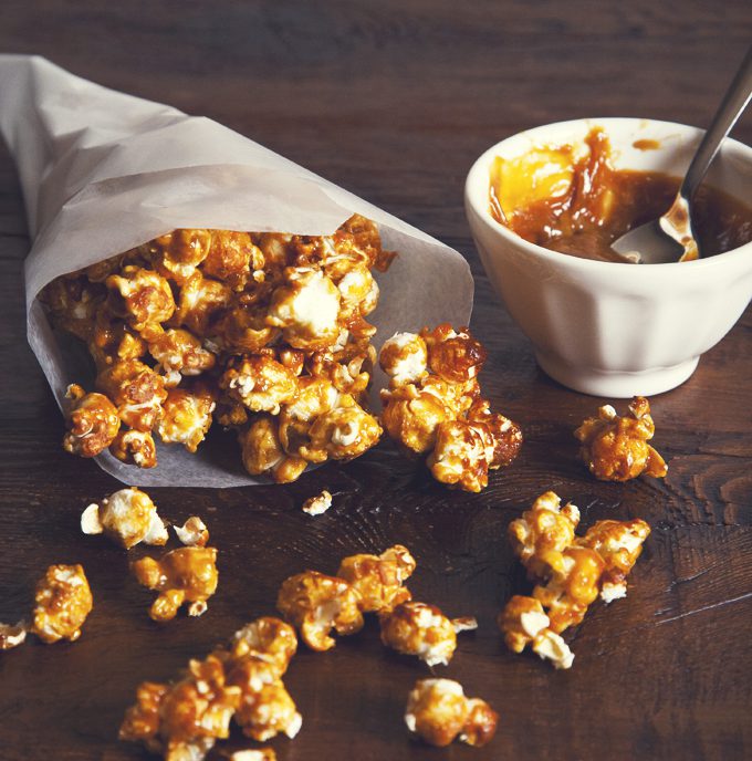 The Best (Easy!) Vegan Salted Caramel Popcorn | picklesnhoney.com