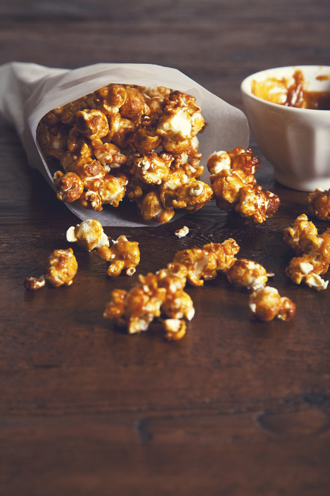 The Best (Easy!) Vegan Salted Caramel Popcorn | picklesnhoney.com