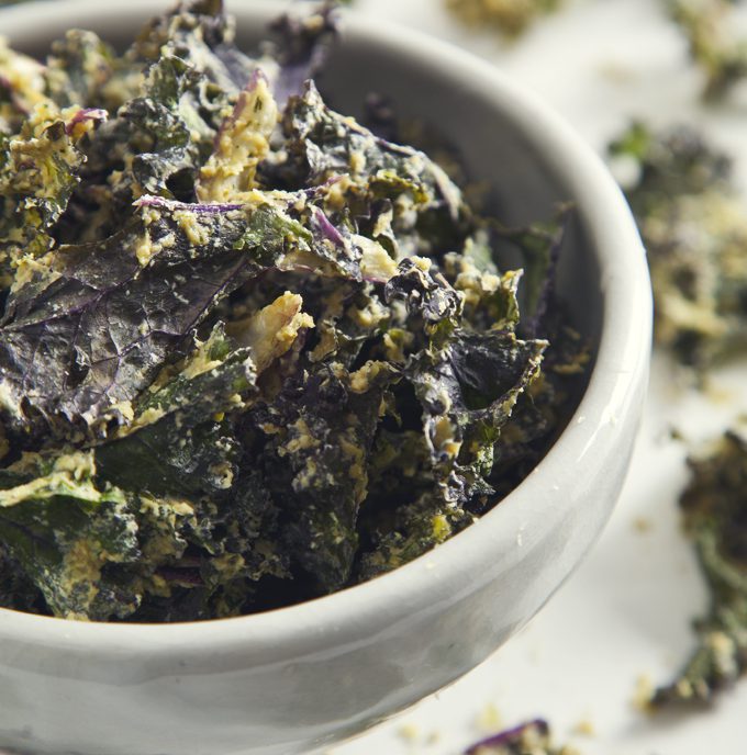 Crave-Worthy Cool Ranch Kale Chips (Vegan & Gluten-Free, Raw Option) | picklesnhoney.com