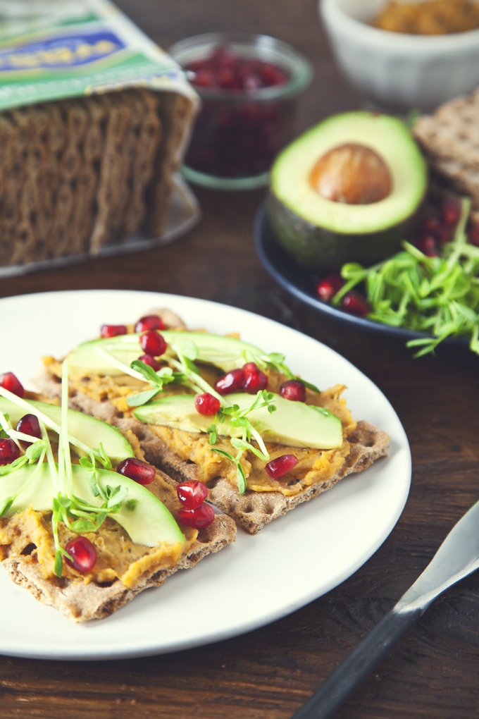 Healthy Butternut Squash and White Bean Tartines (Vegan) | picklesnhoney.com