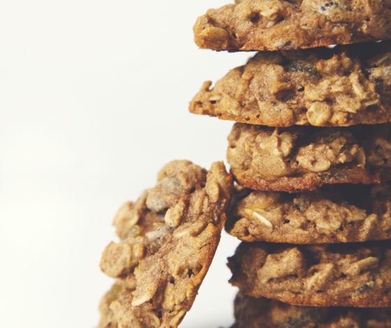 Pistachio Chocolate Chip Oatmeal Raisin Cookies (Vegan) | picklesnhoney.com