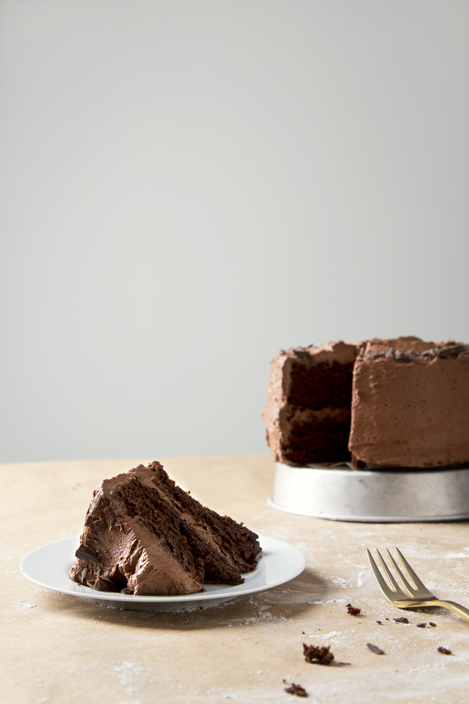 1 Bowl 2 Layer Vegan Chocolate Cake | picklesnhoney.com