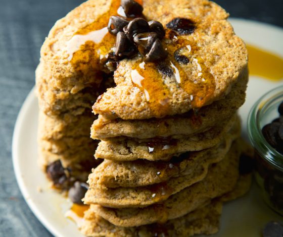 Vegan & Gluten-Free Chocolate Chip Oatmeal Cookie Pancakes | picklesnhoney.com