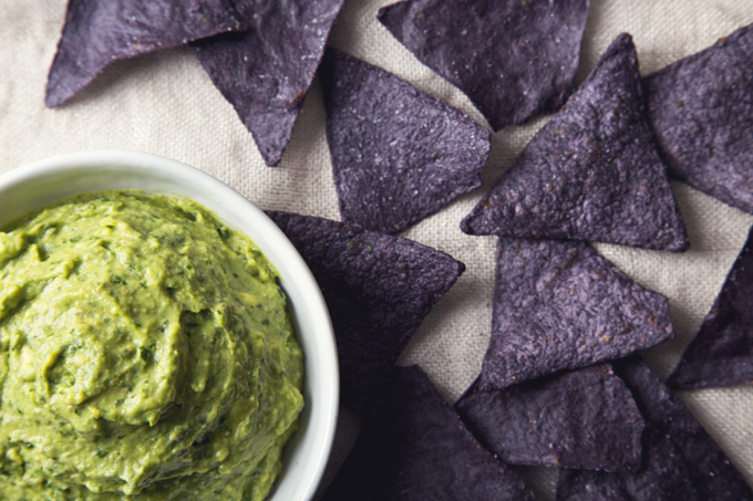 5-Minute Vegan Pesto Guacamole | picklesnhoney.com