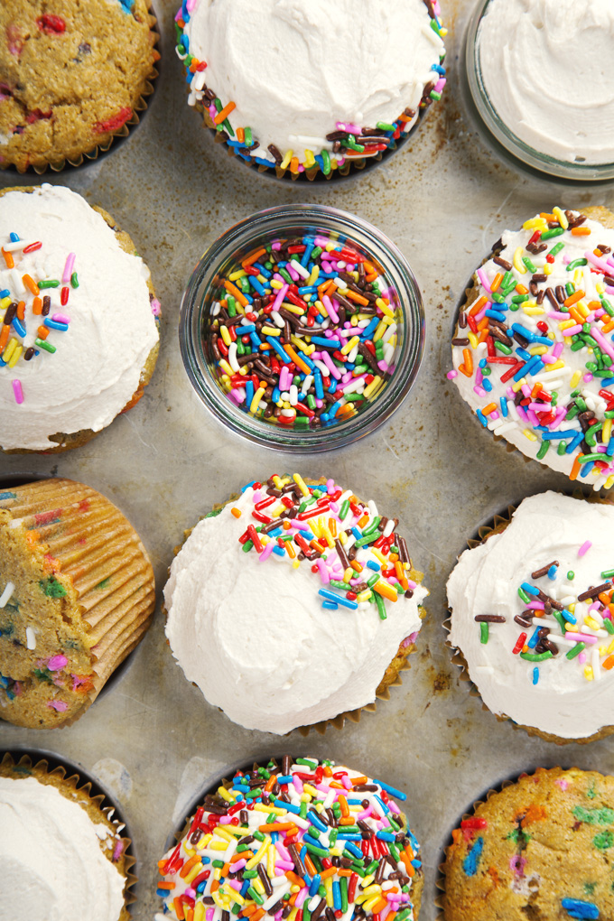 1 Bowl Vegan Funfetti Cupcakes | picklesnhoney.com