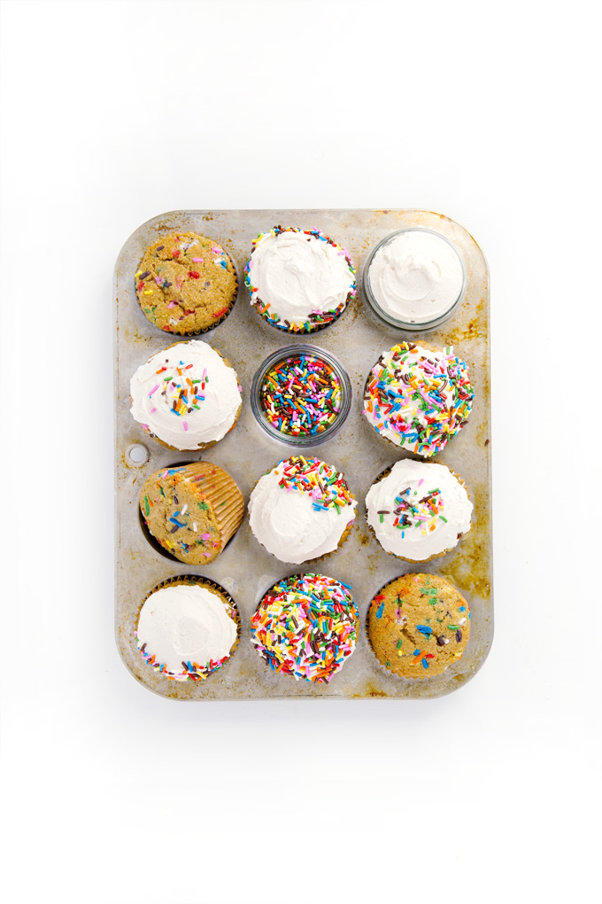 1 Bowl Vegan Funfetti Cupcakes | picklesnhoney.com