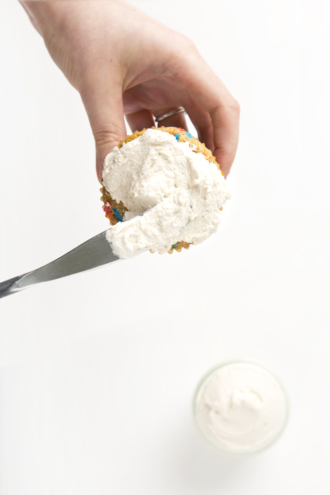 1 Bowl Vegan Funfetti Cupcakes | picklesnhoney.com