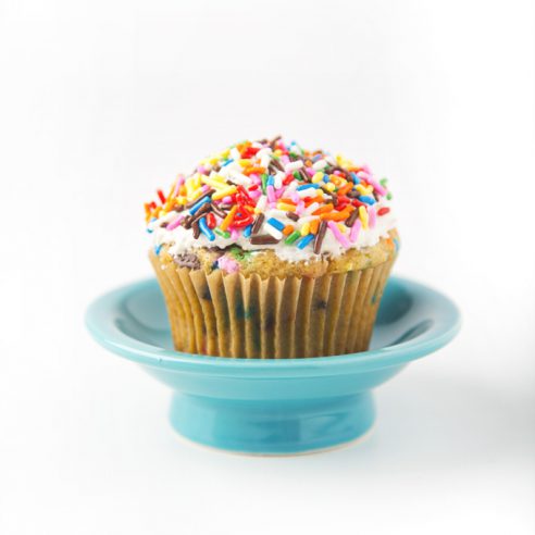 1 Bowl Vegan Funfetti Cupcakes | picklesnhoney.com