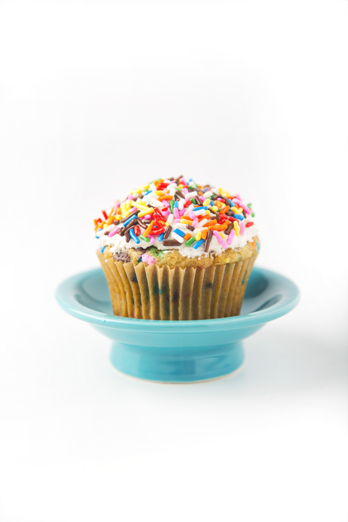 1 Bowl Vegan Funfetti Cupcakes | picklesnhoney.com