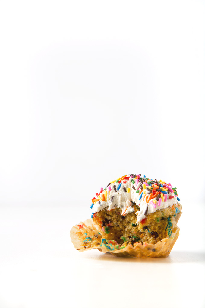 1 Bowl Vegan Funfetti Cupcakes | picklesnhoney.com