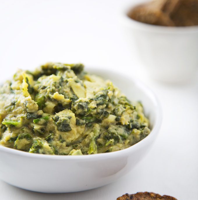 10-Minute Vegan Spinach Artichoke Dip | picklesnhoney.com