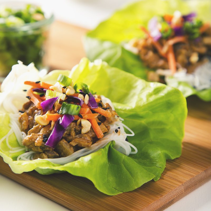 30-Minute Vegetarian Thai Lettuce Wraps with Peanut Sauce! (Vegan with a Gluten-Free Option) | picklesnhoney.com #vegetarian #vegan #glutenfree #thai #lettuce #wraps #recipe #peanutsauce #tempeh