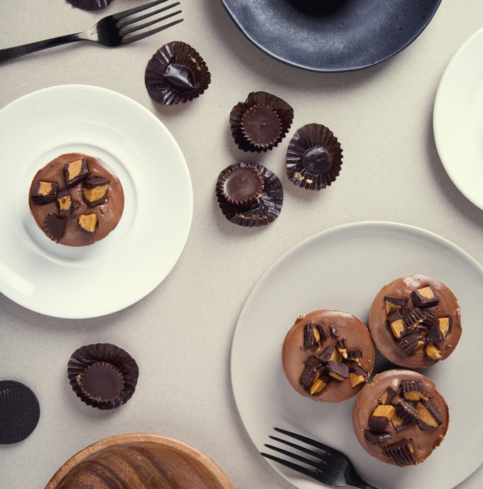 No-Bake Mini Peanut Butter Cup Vegan Chocolate Cheesecakes | picklesnhoney.com