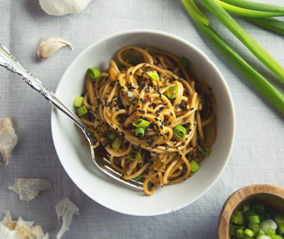 Easy Vegan Garlic Sesame Noodles (9 Ingredients & Gluten-Free!) | picklesnhoney.com #vegan #garlic #sesame #noodles #glutenfree #recipe #main #lunch #dinner