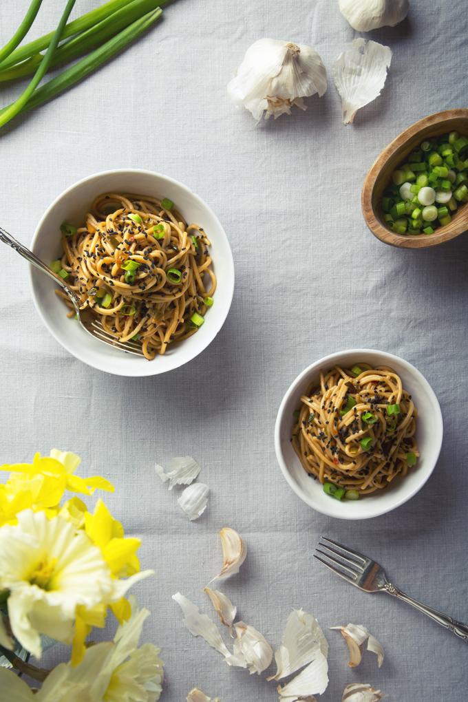 Easy Vegan Garlic Sesame Noodles (9 Ingredients & Gluten-Free!) | picklesnhoney.com #vegan #garlic #sesame #noodles #glutenfree #recipe #main #lunch #dinner