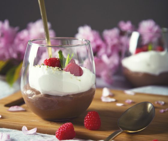 Instant Milk Chocolate Pudding with Homemade Marshmallow Fluff Topping (Vegan & Gluten-Free) | picklesnhoney.com
