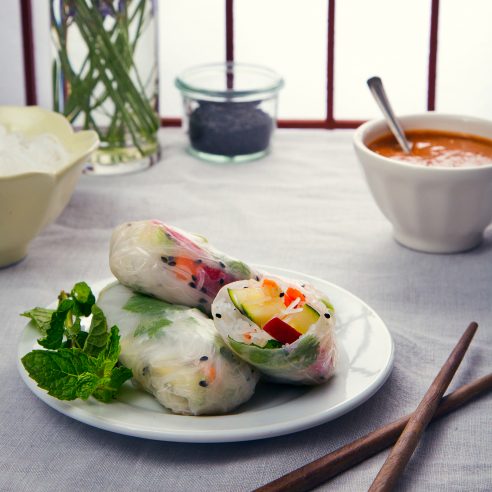 Vietnamese Summer Rolls with Easy Peanut Dipping Sauce | picklesnhoney.com #vegan #glutenfree