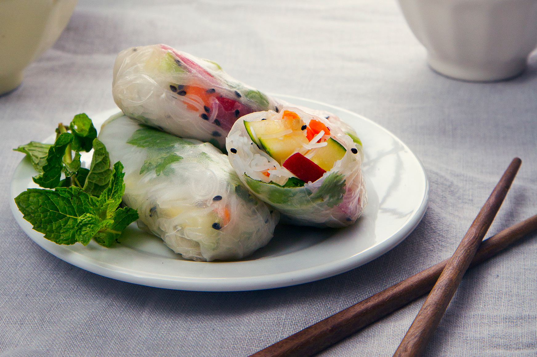 Vietnamese Summer Rolls with Easy Peanut Dipping Sauce | picklesnhoney.com #vegan #glutenfree