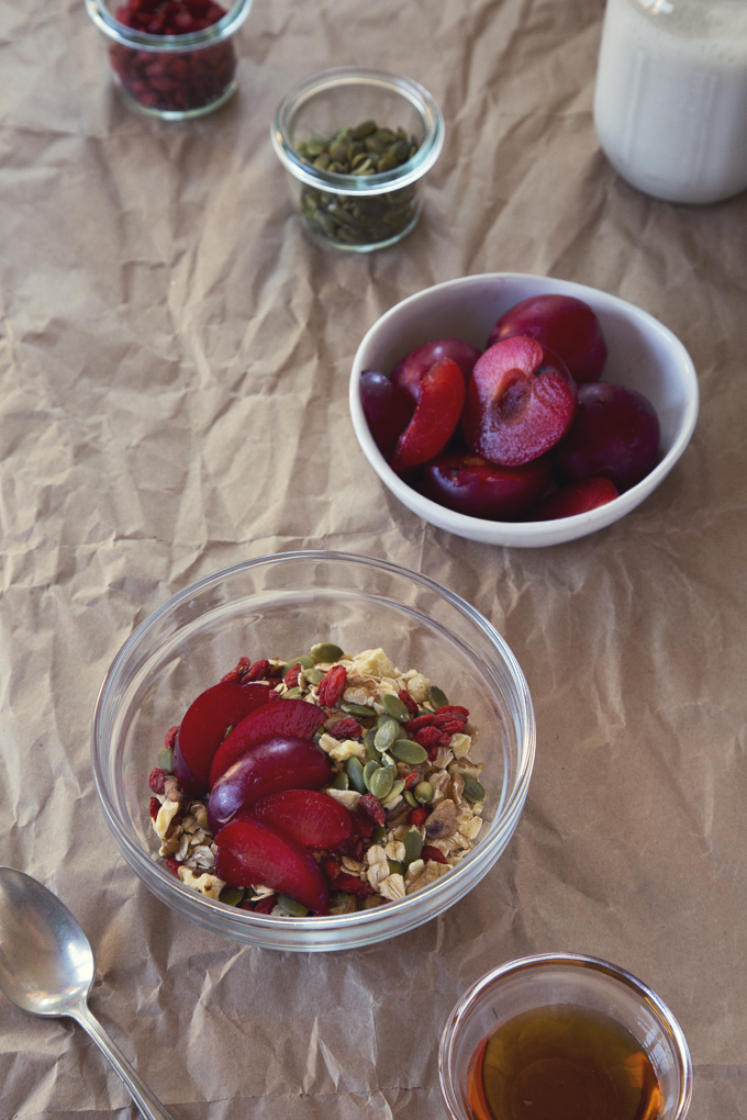 Cinnamon Plum Superfood Muesli | picklesnhoney.com #vegan #glutenfree