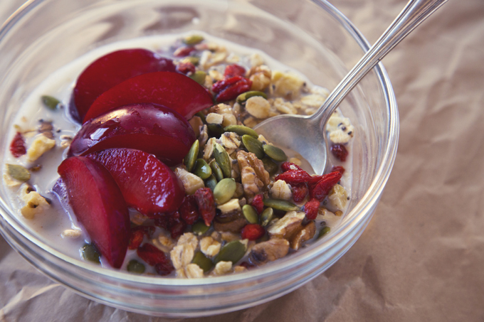 Cinnamon Plum Superfood Muesli | picklesnhoney.com #vegan #glutenfree