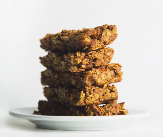 Apple Pie Granola Bars | picklesnhoney.com #vegan #recipe