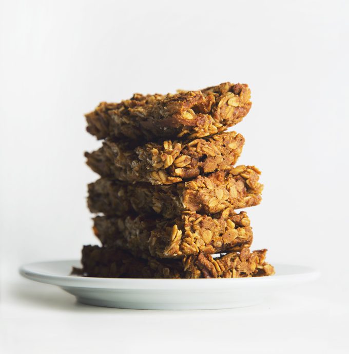 Apple Pie Granola Bars | picklesnhoney.com #vegan #recipe